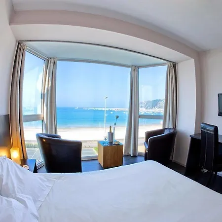 Otel De La 4*